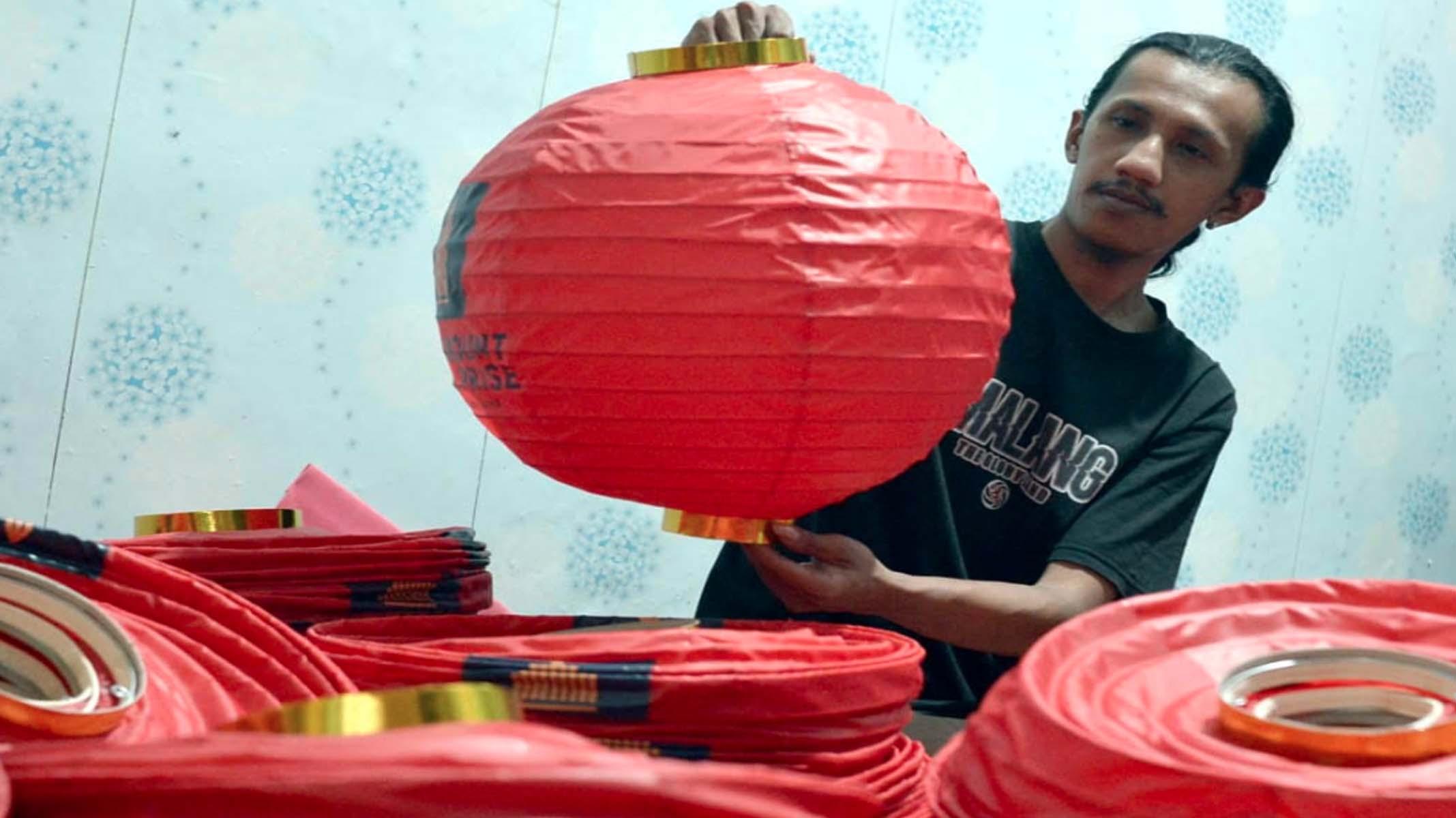 Perajin Lampion di Kota Malang Banjir Pesanan Jelang Imlek 2025, Order Sudah Mencapai 2 Ribu Lampion