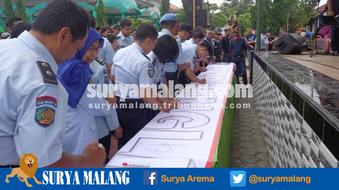 perangi-pungutan-liar-lapas-lowokwaru-kota-malang-gelar-deklarasi_20161026_152451.jpg