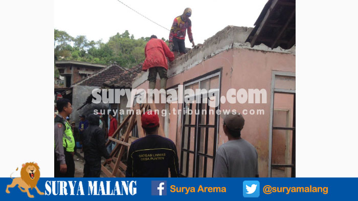perbaikan-atap-rumah-tak-layak-huni-di-kota-malang_20170314_170408.jpg