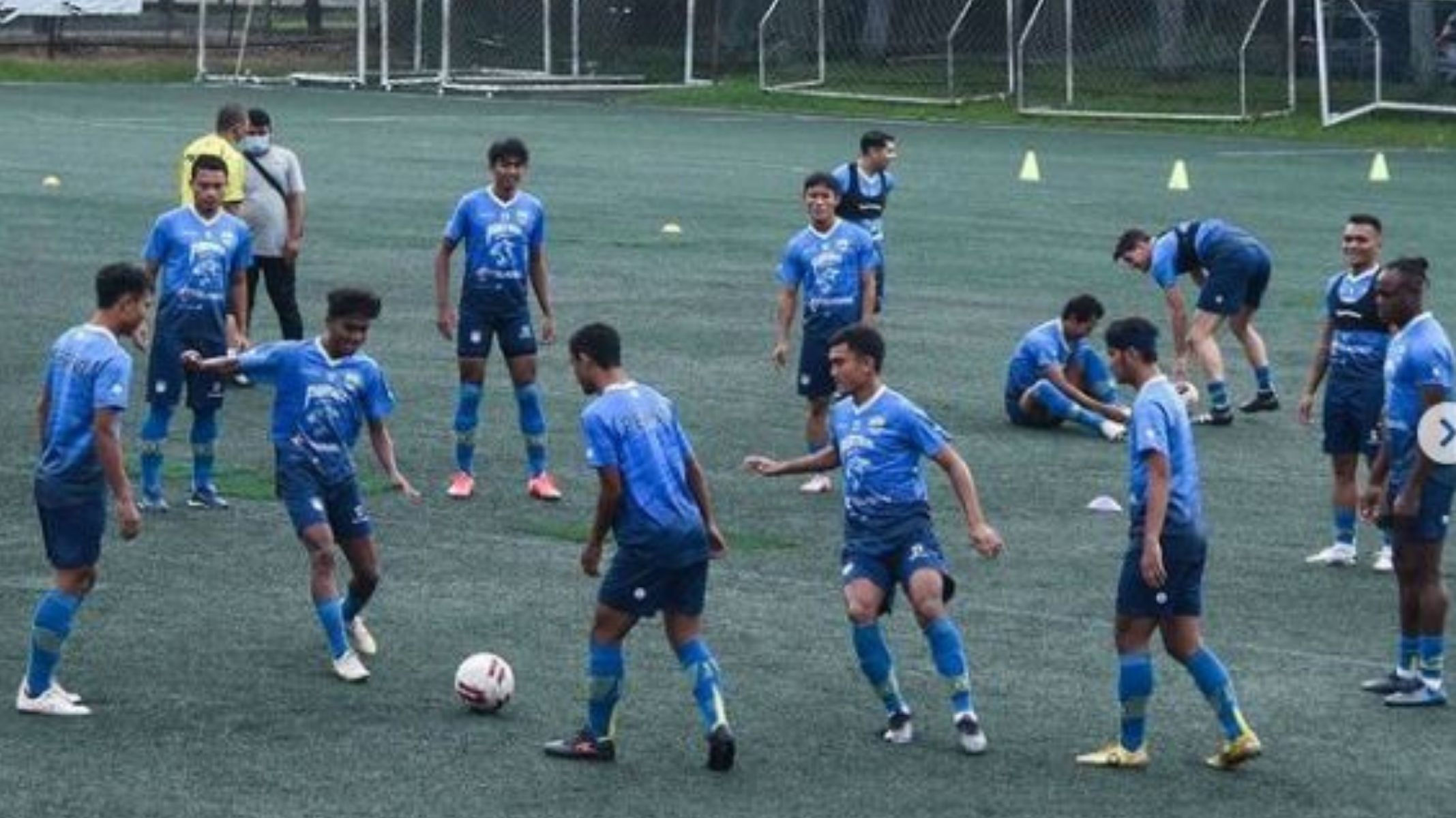 persib-bandung-saat-berlatih-bersama-jelang-pertandingan-piala-walikota-solo.jpg