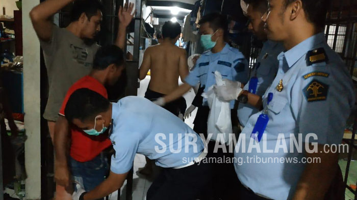 Petugas Temukan Sejumlah Benda Ilegal Saat Razia di Lapas Kelas IIA Sidoarjo