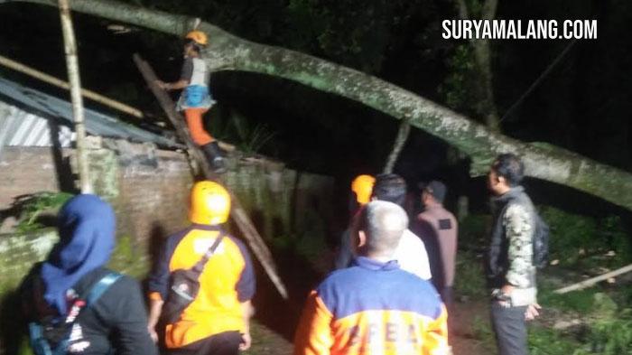 Dampak Angin Kencang Tewaskan Satu Orang di Desa Krenceng Kecamatan Kepung, Kediri