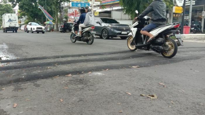 polisi-tidur-atau-speed-bump-yang-berada-di-Jalan-Terusan-Dieng-Kecamatan-Sukun-Kota-Malang.jpg