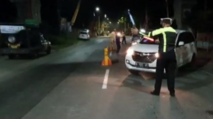 polres-blitar-kota-memperketat-penyekatan-kendaraan-di-wilayah-perbatasan-mendekati-lebaran-2021.jpg
