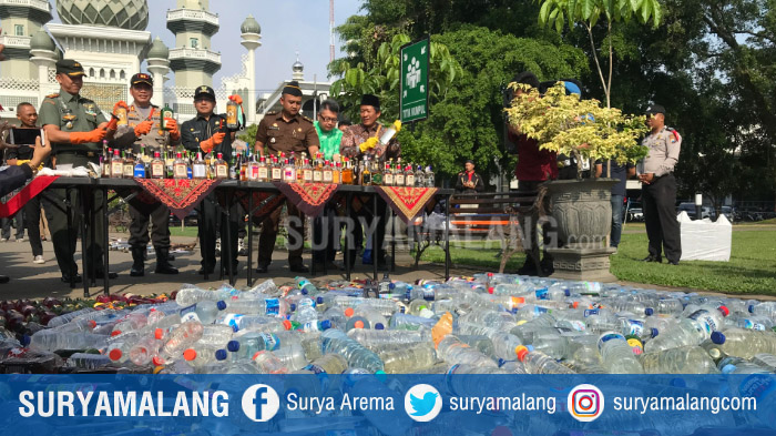 polresta-malang-kota-musnahkan-miras.jpg
