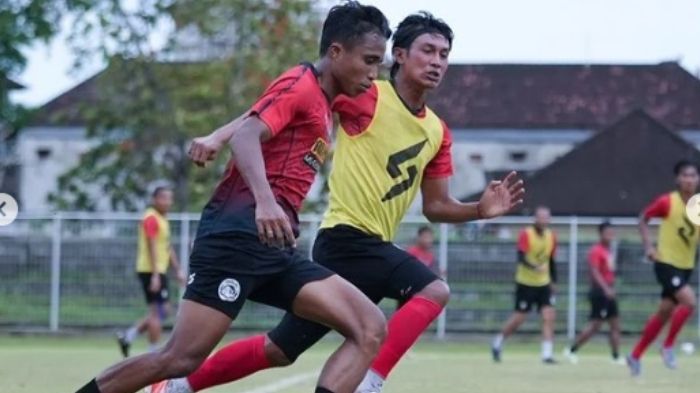 potret-pemain-arema-fc-yang-sedang-berlatih.jpg