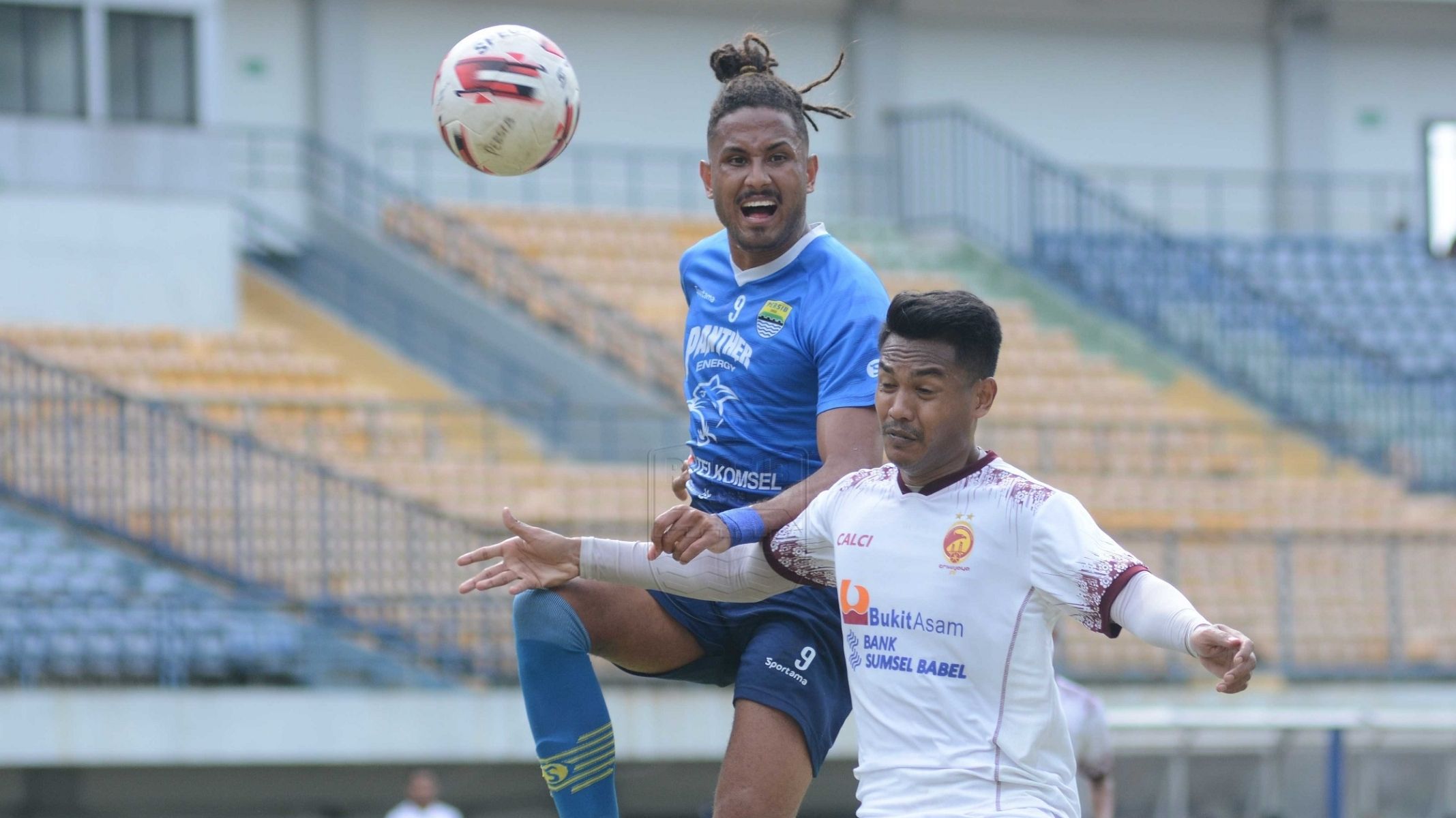 potret-pertandingan-persib-bandung-vs-sriwijaya-fc-di-laga-uji-coba.jpg