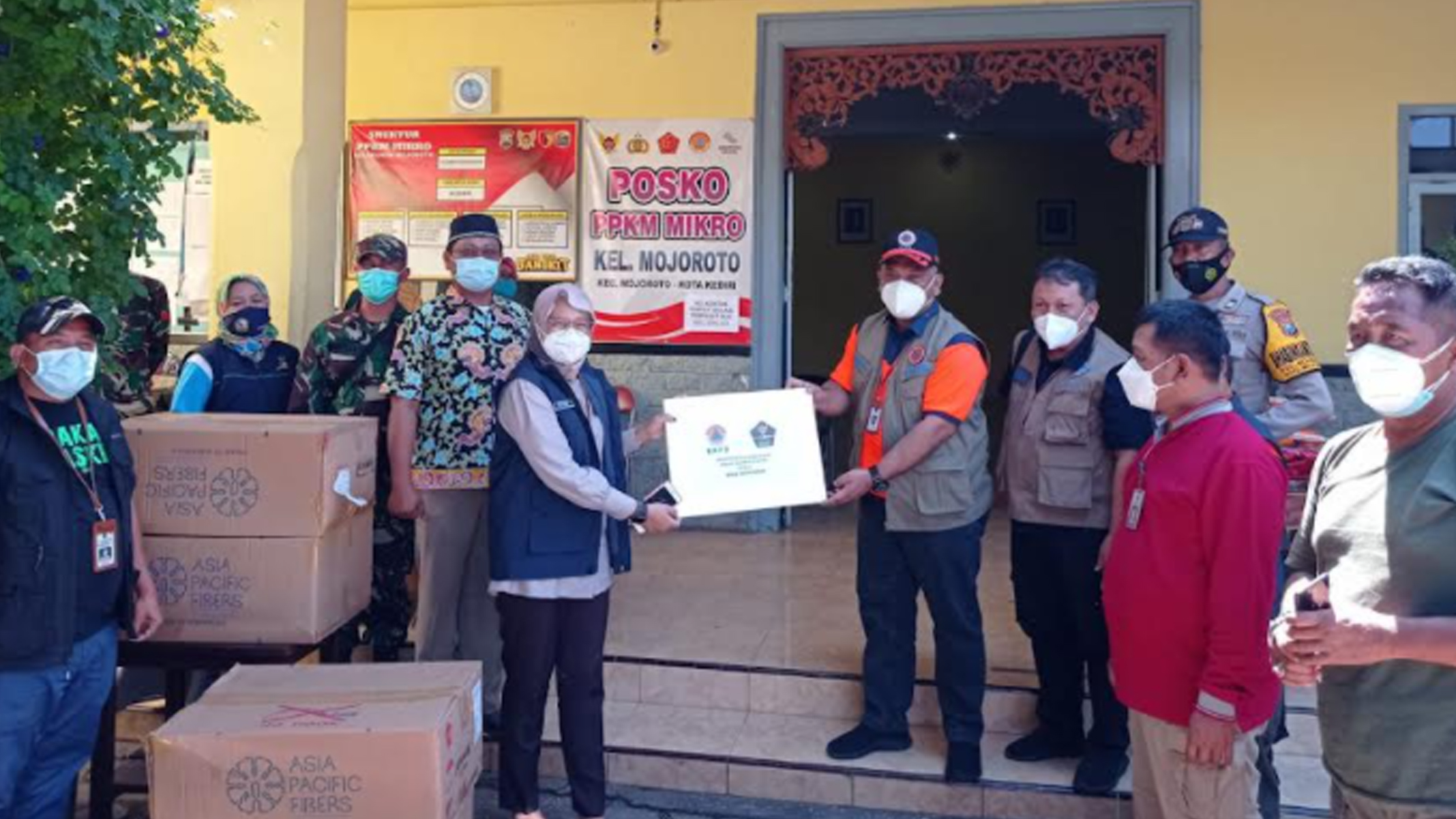 Monitoring PPKM Level 4, BNPB dan BPBD Kota Kediri Sinergi Bagikan Masker