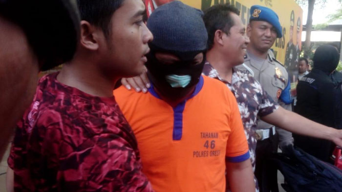 pramuji-ditangkap-polisi-karena-menyediakan-jasa-prostitusi-di-warung-gresik.jpg