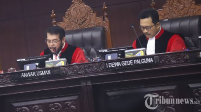 BREAKING NEWS : Putusan MK Menolak Semua Permohonan Tim Kuasa Hukum Prabowo - Sandiaga Uno