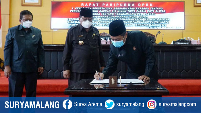 rapat-paripurna-dprd-kota-blitar-di-masa-pemberlakuan-pembatasan-kegiatan-masyarakat-ppkm.jpg