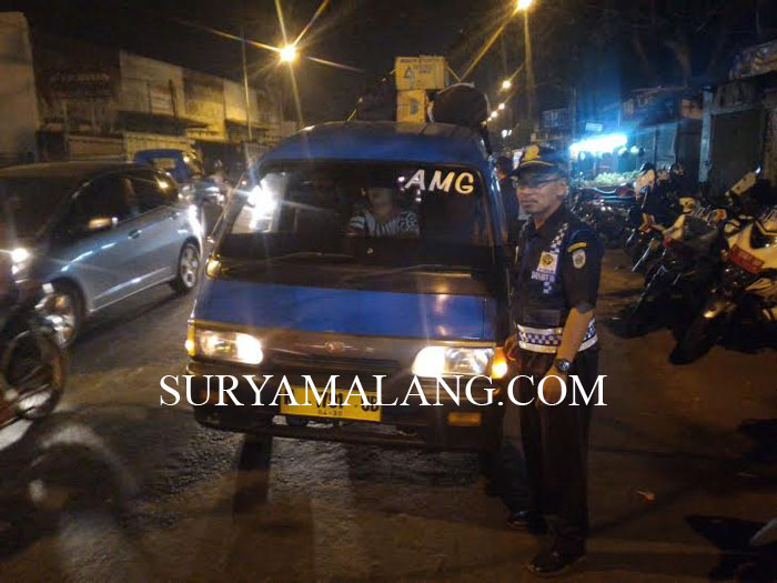 razia-angkot-malang1_20151003_094005.jpg