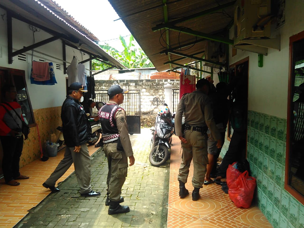 Lagi Mesum Di Kamar Kos, Lima Pasangan Ilegal Dirazia Satpol PP Tuban Jelang Valentine