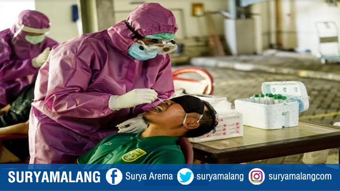 Pemain Persebaya Rendi Irwan Tutup Mata Pakai Masker, Ternyata Takut Jalani Swab Test