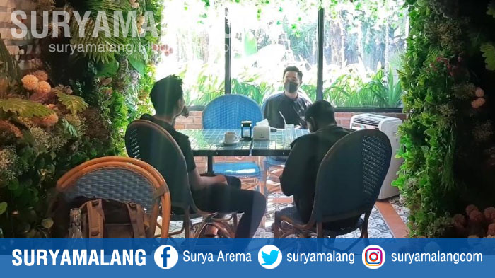 restoran-de-forest-menghadirkan-suasana-asri-khas-pedesaan-di-tengah-panasnya-surabaya.jpg