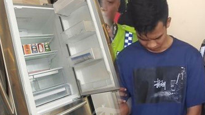 rifky-wahyu-buka-kulkas-pakai-obeng-temukan-benda-berharga-milik-mertua-lalu-berujung-dipenjara.jpg