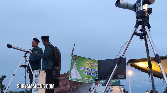 rukyatul-hilal-awal-Ramadan-1445-H-di-Bukit-Banjarsari-DesaKecamatan-Wonotirto-Blitar.jpg