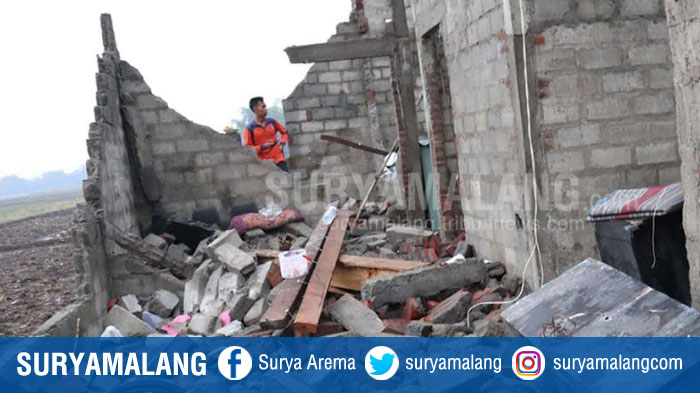 rumah-roboh-puting-beliung-jombang.jpg