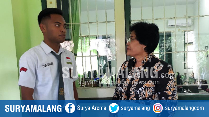 saddil-ramdani-berbincang-dengan-kepala-sman-7-kota-malang-senin-942018_20180409_172359.jpg
