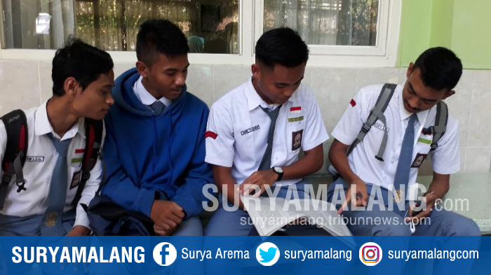 saddil-ramdhani-bersama-teman-temannya-di-sman-7-kota-malang-sebelum-ikut-unbk_20180409_153626.jpg