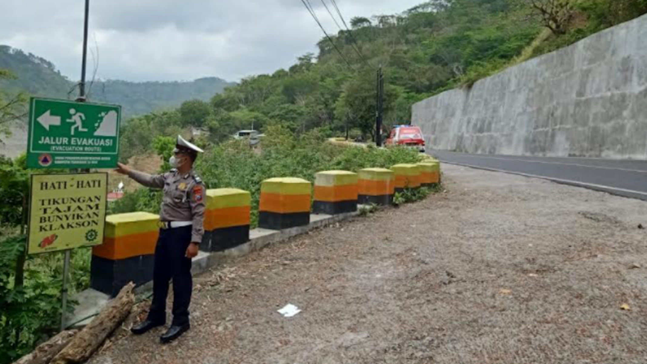 salah-satu-titik-rawan-longsor-yang-berada-di-jalan-trenggalek-ponorogo.jpg