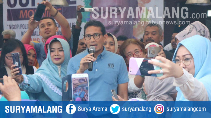 The Power of Emak-Emak, Sandiaga Uno Laris Manis Diajak Selfie di Kota Malang