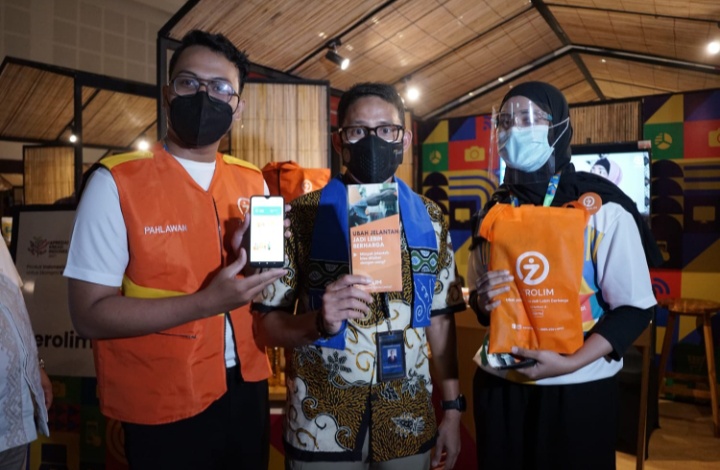 sandiaga-uno-memberi-apresiasi-kepada-pt-zerolim-tekno-lestari.jpg