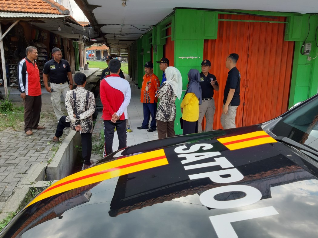 Diduga Tempati Tanah Sepadan Sungai, Satpol PP Magetan Hentikan Pembangunan Ruko Di Maospati.