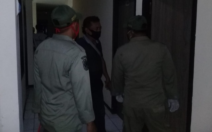 satpol-pp-kota-kediri-razia-hotel-dan-menemukan-pasangan-remaja.jpg