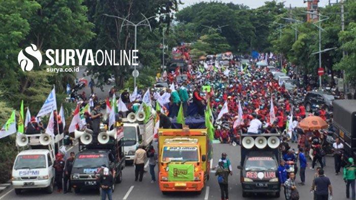 sekitar-20-ribu-buruh-akan-datang-ke-kantor-Gubernur-Jawa-Timur-Khofifah.jpg