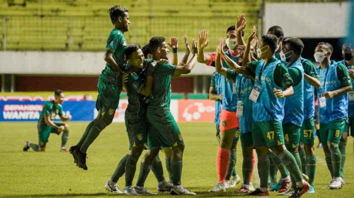 selebrasi-pemain-persebaya-surabaya-usai-menjebol-gawang-persela-lamongan.jpg
