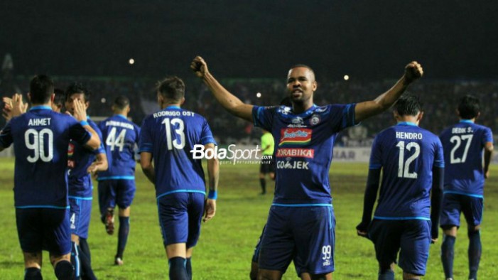 selebrasi-penyerang-arema-fc-thiago-fortuoso_20180228_140949.jpg
