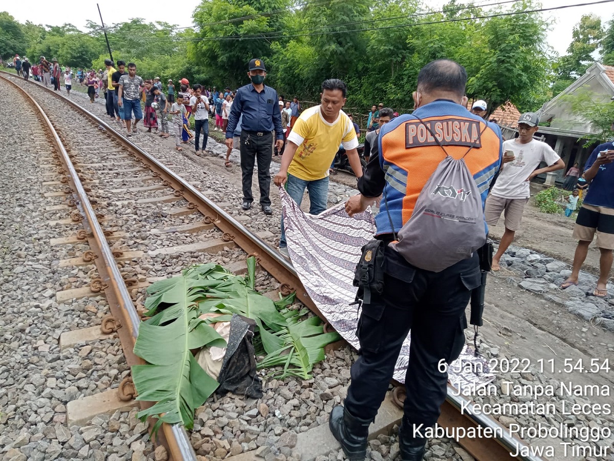 seorang-nenek-tanpa-identitas-meninggal-dunia-tertabrak-kereta-api-di-probolinggo.jpg