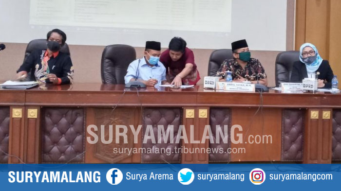 sidang-pleno-verifikasi-dukungan-calon-perseorangan-di-gedung-dprd-kabupaten-malang.jpg