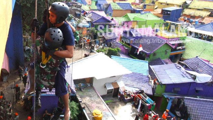 simulasi-penanggulangan-banjir-di-kampung-tridi-dan-warna-warni-kota-malang.jpg