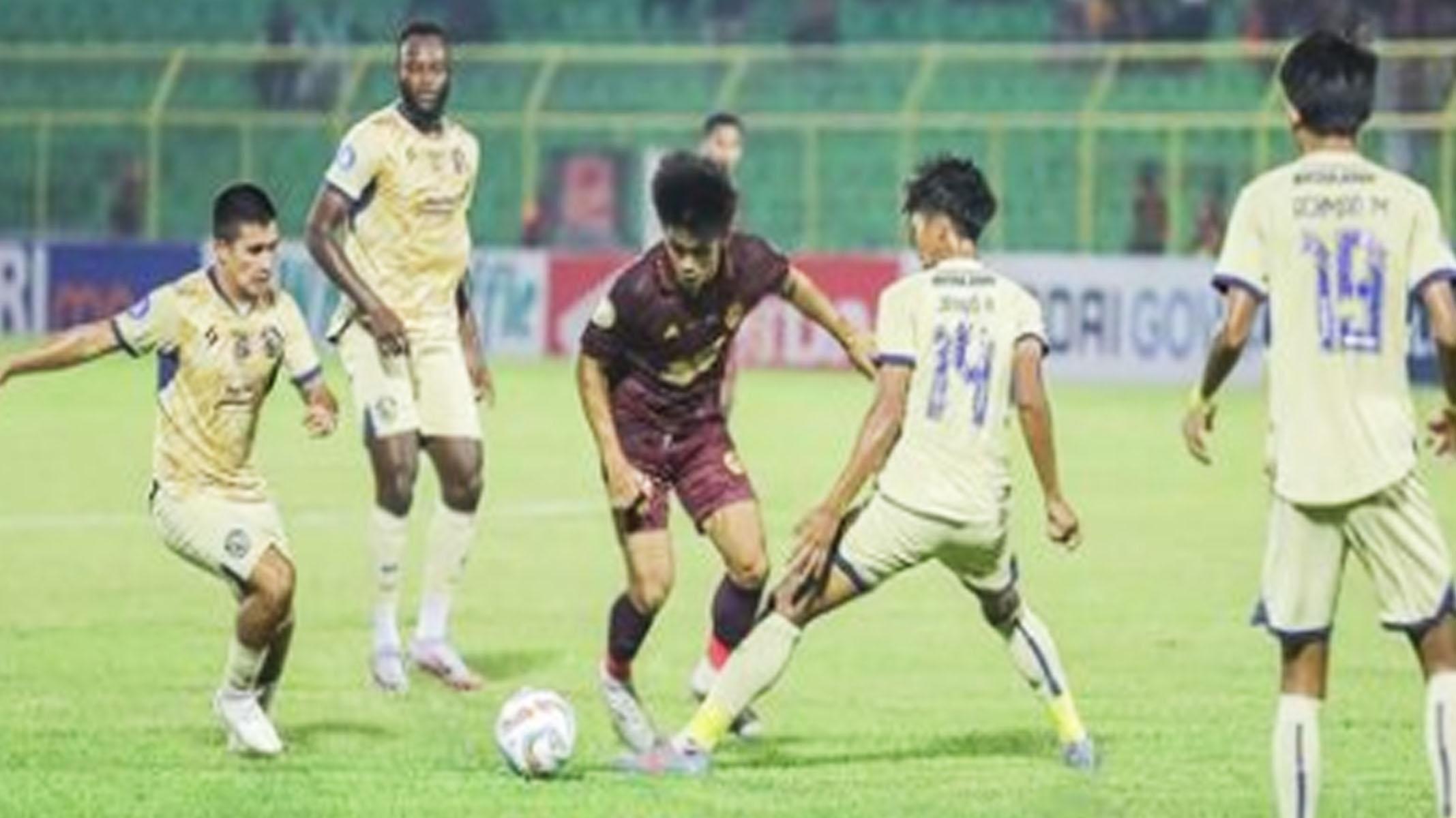 skor-sementara-PSM-Makassar-Vs-Arema-FC-adalah-0-1.jpg