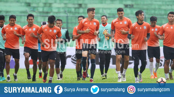 skuat-arema-fc-dalam-latihan-stadion-gajayana-malang_20180103_195627.jpg