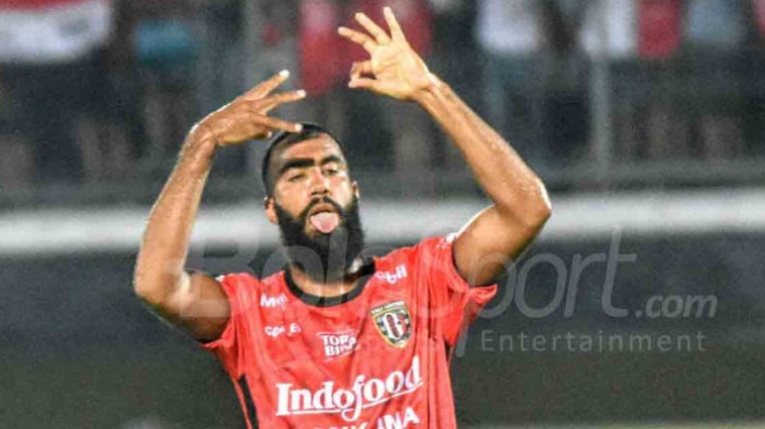 slyvano-comvalius-striker-bali-united_20171014_160601.jpg
