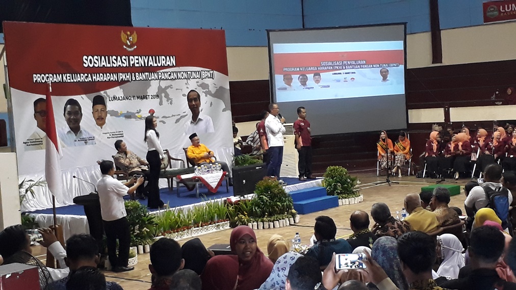 Dialog Mensos Dengan Penerima PKH Di Lumajang Diwarnai Gelak Tawa, Begini Keseruanya