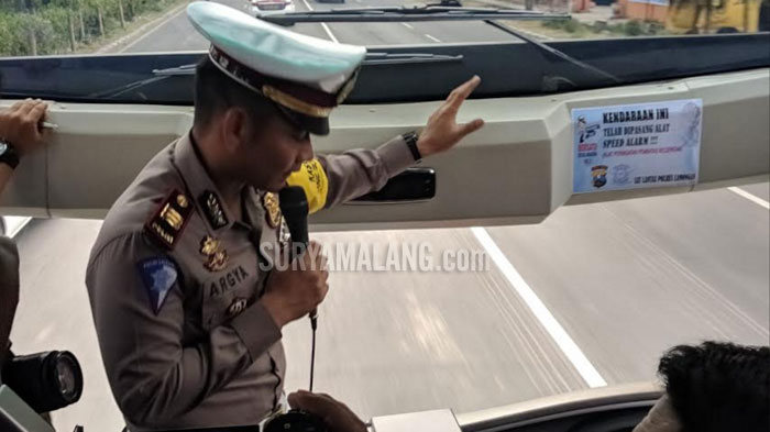 Polisi Lamongan Pasang Alat Ajaib pada Bus untuk Menekan Potensi Kecelakaan