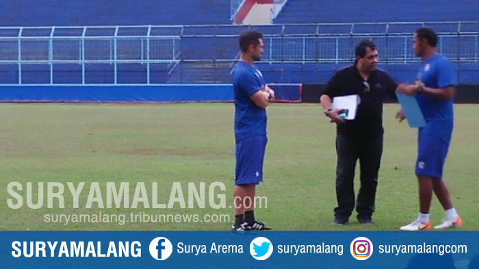staf-pelatih-arema-fc-di-stadion-kanjuruhan-kabupaten-malang.jpg