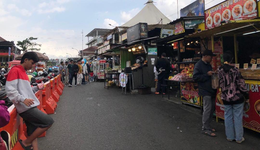 stan-Alun-Alun-Kota-Batu-yang-diduga-diperjual-belikan-oleh-oknum-kepada-pedagang.jpg