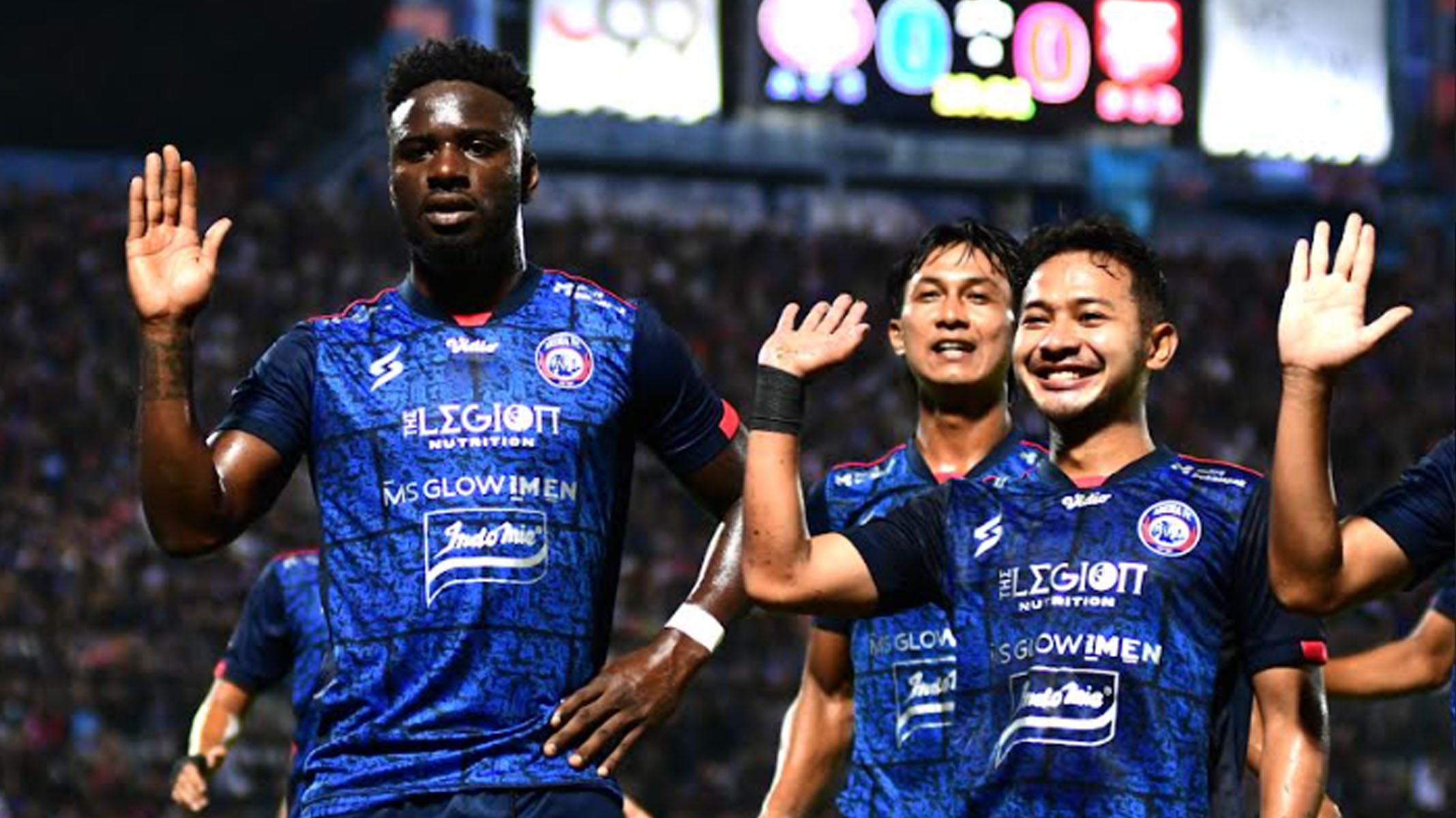 striker-arema-fc-abel-issa-camara-selebrasi.jpg