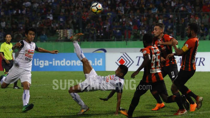 striker-arema-fc-rivaldi-bawuo_20180606_214533.jpg