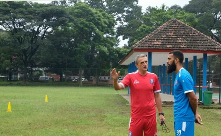 striker-baru-arema-fc-mulai-ikut-latihan-tim.jpg