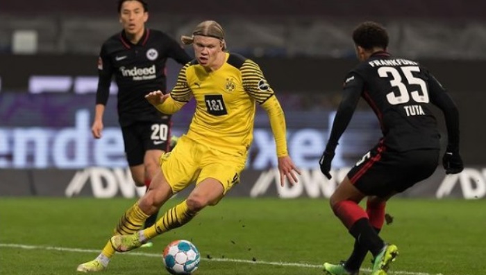 striker-borussia-dortmund-erling-haaland-diincar-barcelona-dan-real-madrid.jpg