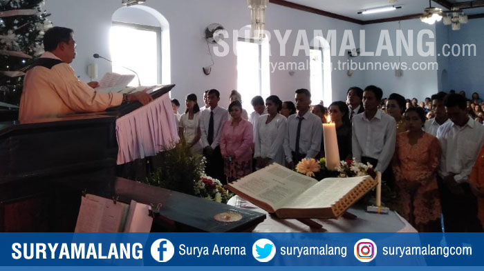 Suasana Misa Natal 2018 di Gereja Kuno Suwaru yang Dibangun Sejak Tahun 1817 di Kabupaten Malang