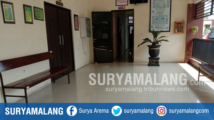 suasana-ruang-tunggu-sidang-za-di-pn-kepanjen-kabupaten-malang.jpg