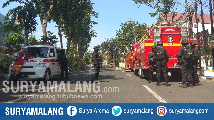 suasana-usai-ledakan-bom-di-gereja-pantekosta-pusat-surabaya-gpps-di-jalan-arjuno_20180513_104551.jpg