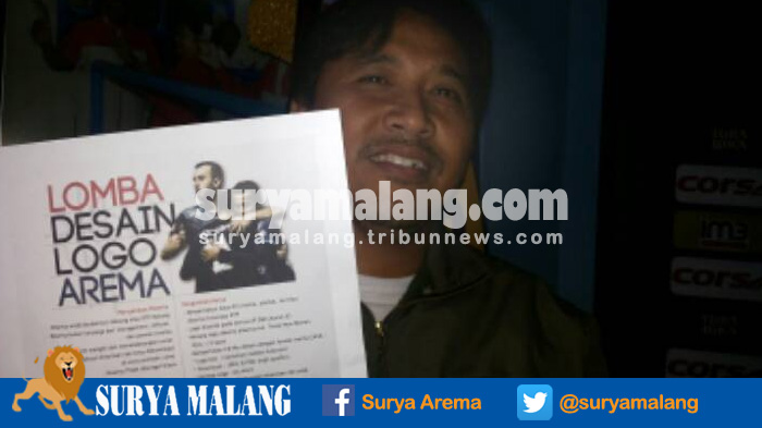 sudarmaji-media-officer-arema-cronus-menunjukkan-pengumuman-sayembara-logo-baru-arema_20161202_141708.jpg